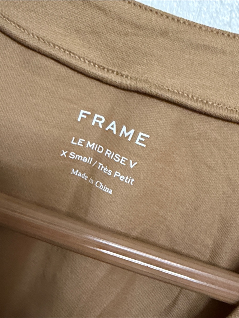 FRAME
Camel Le Mid Rise Tee - Picture 6 of 9